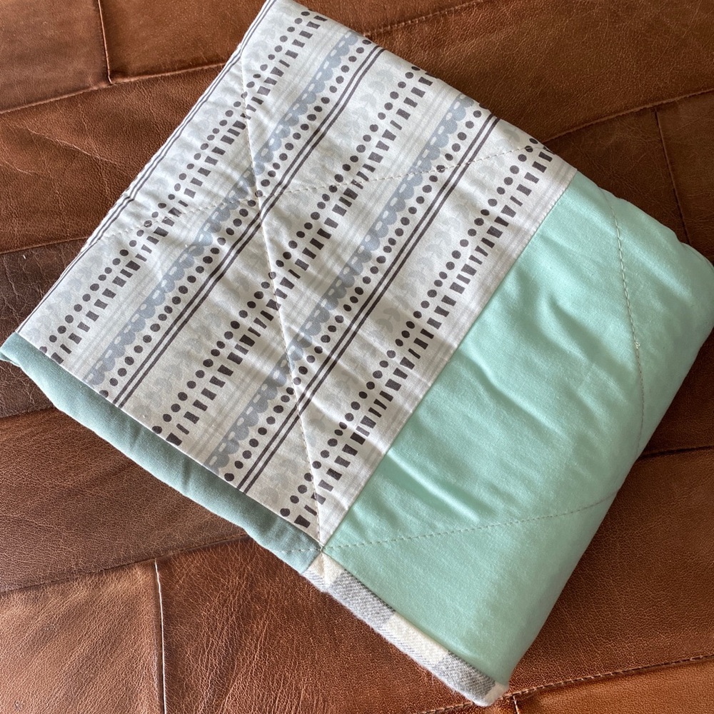 SOLD NEW Handmade green and gray baby boy quilt D5 - Picture 4 of 11
